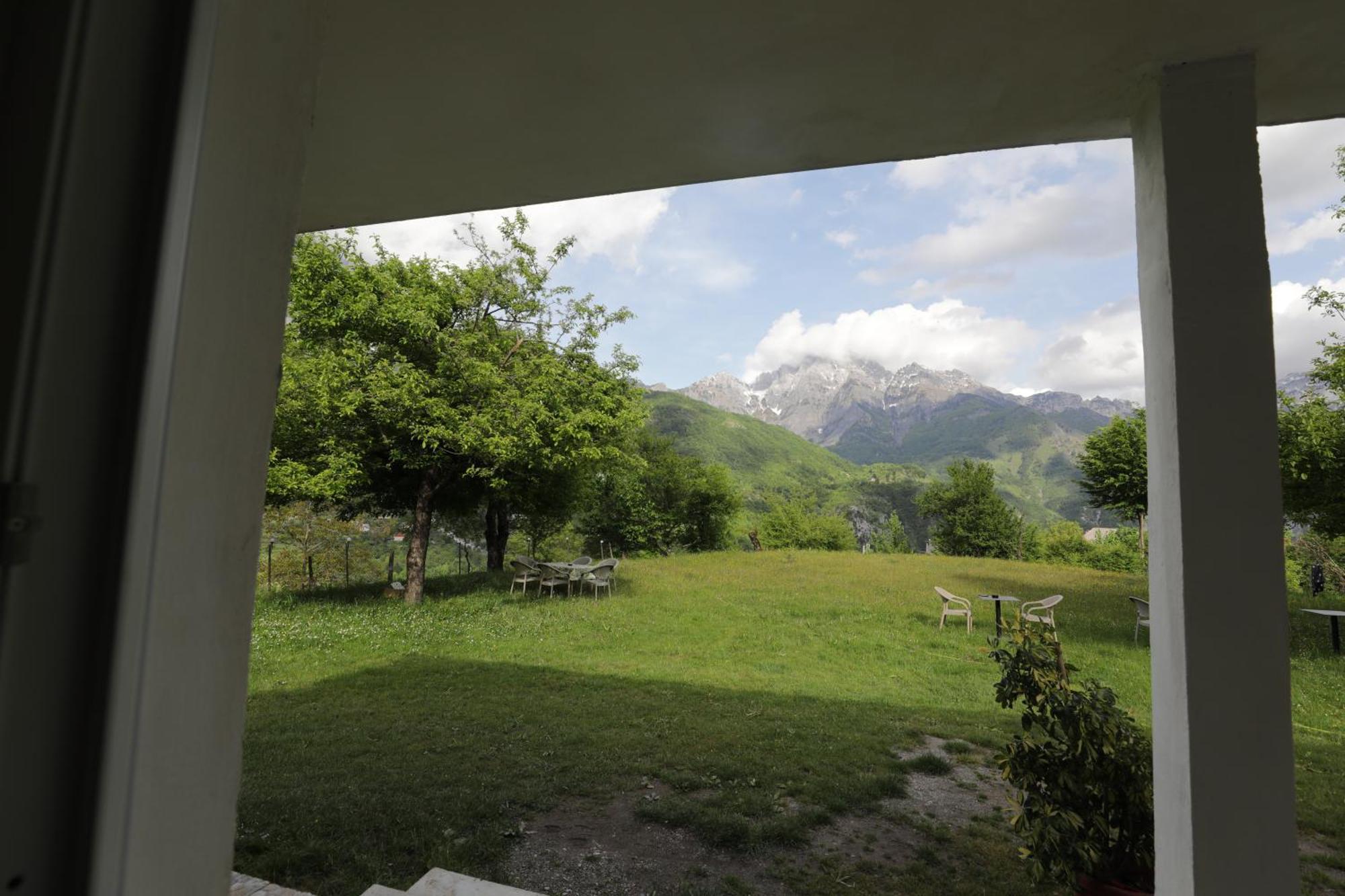 Camping Thethi 360 Grade - & *